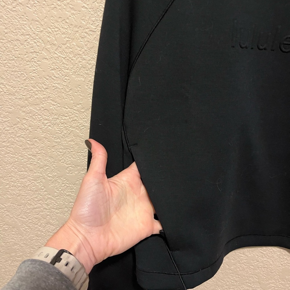 NWT lululemon athletica Black Sweatshirt Smooth Spacer Cropped Pullover Logo - Picture 6 of 6